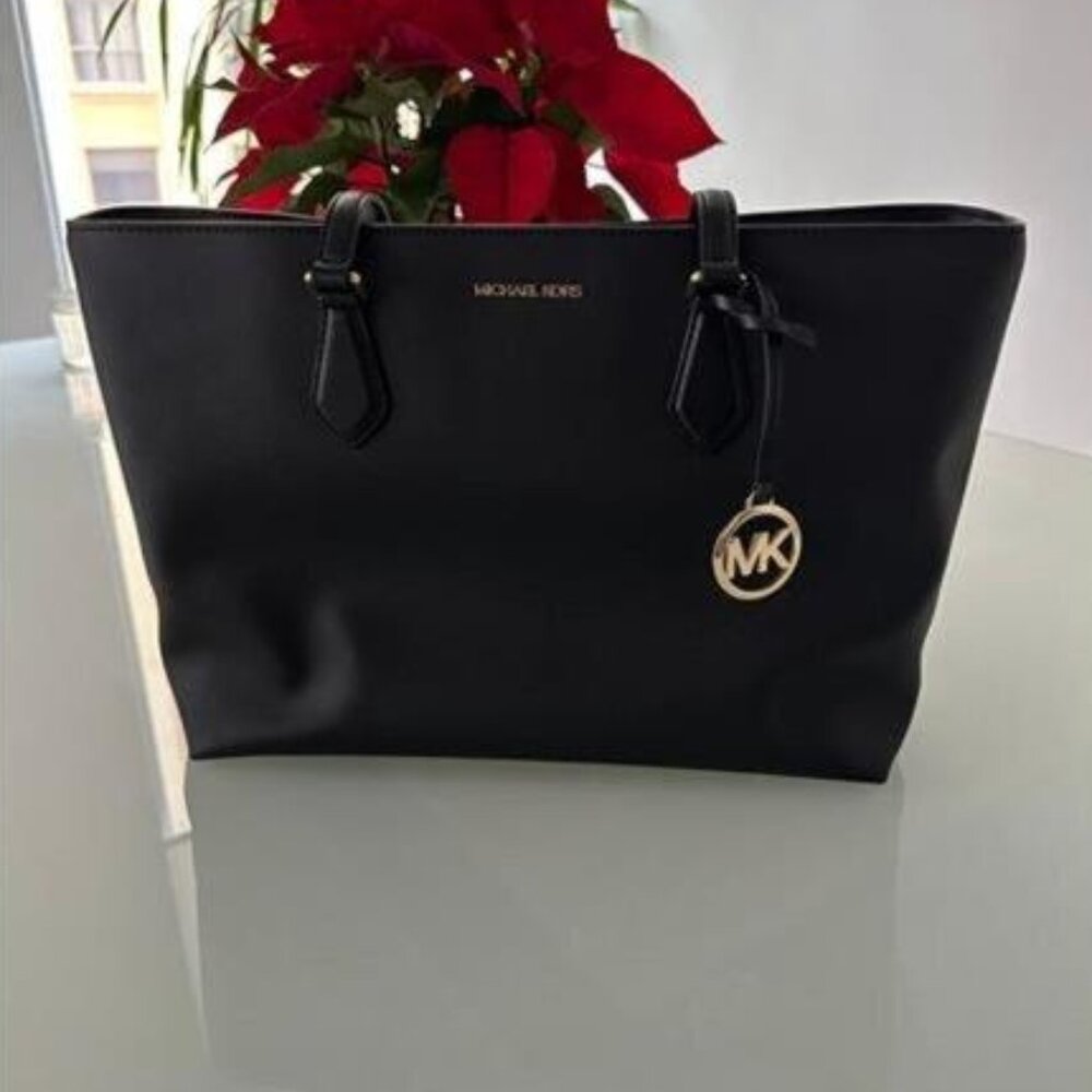 MICHAEL KORS BAG & Black Shoulder Bag